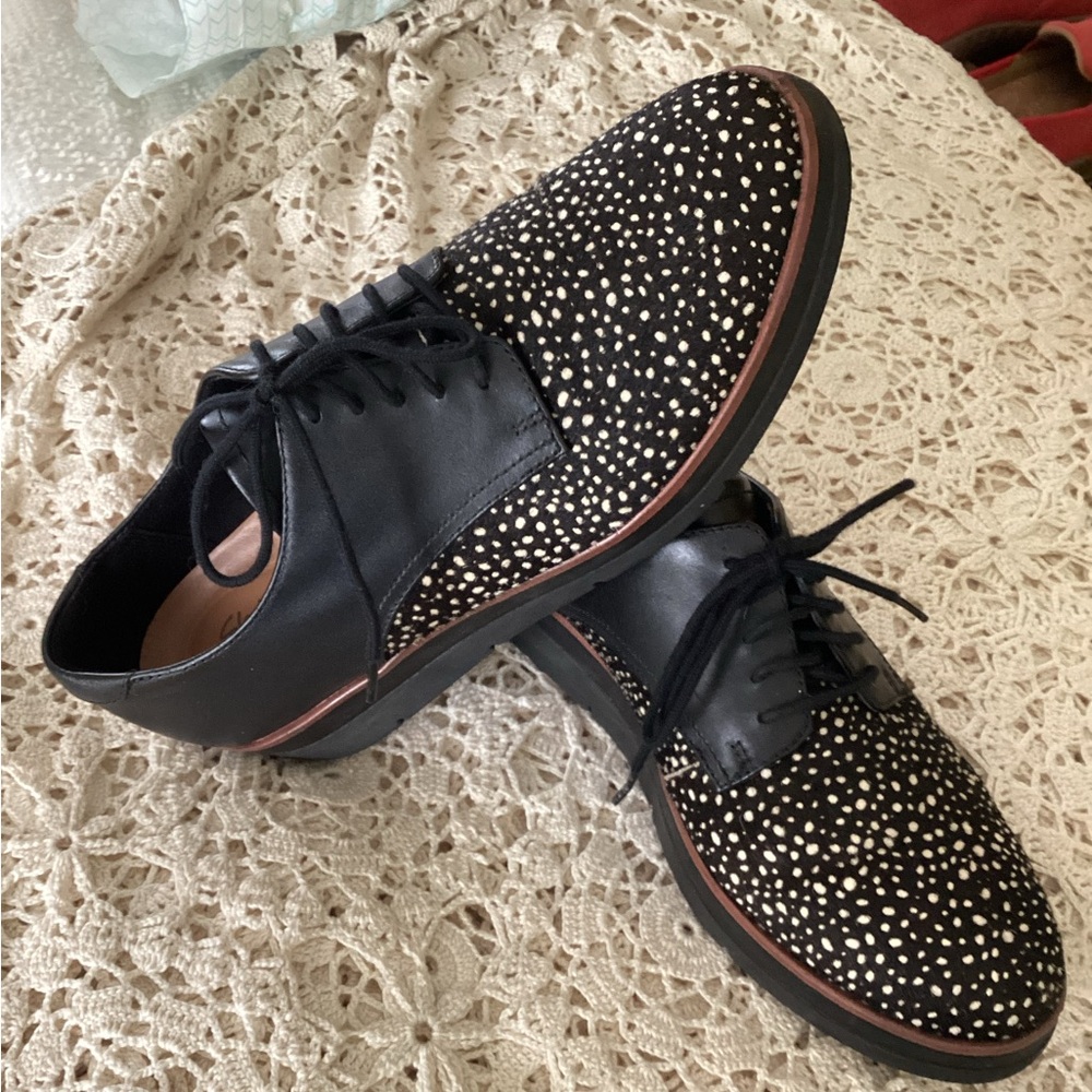 Clark’s shaylin lace oxfords in great shape size 9